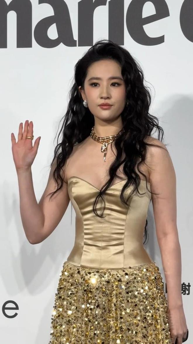 kaiyun体育全站刘亦菲成为2024年最受用户关注的娱乐明星与特朗普、普京齐名(图5)