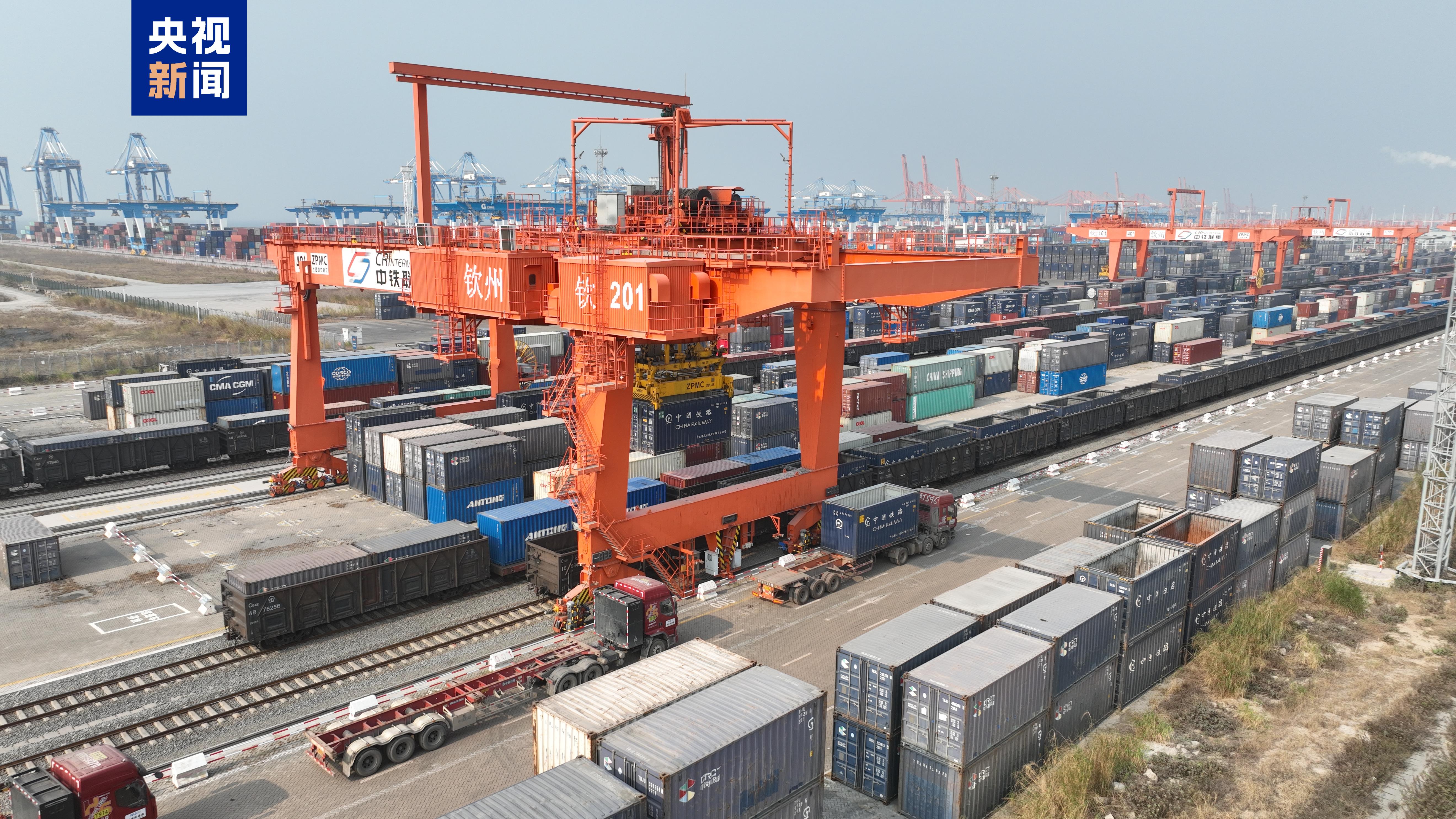 2024年西部陆海新通道班列运输货物达96万标箱同比增长11%(图1)