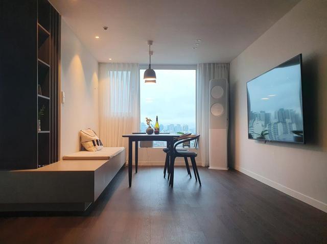 kaiyun体育网页版建议小户型业主：卧室打地台床延伸3米到客厅又是沙发又是餐椅(图2)