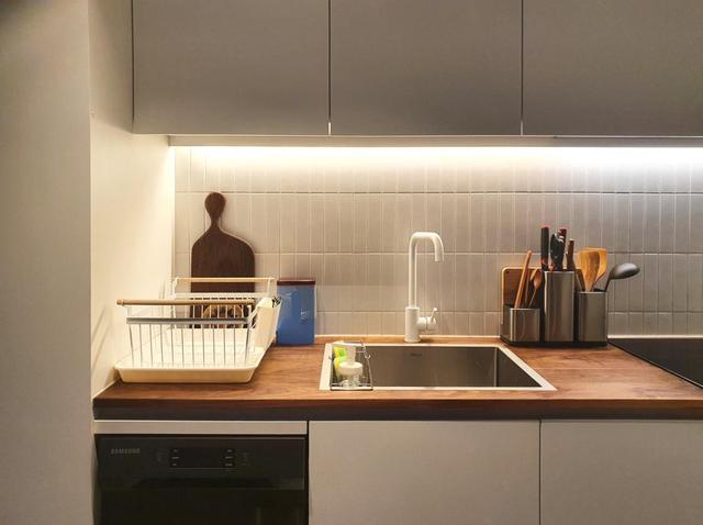 kaiyun体育网页版建议小户型业主：卧室打地台床延伸3米到客厅又是沙发又是餐椅(图10)