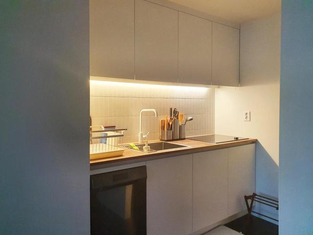 kaiyun体育网页版建议小户型业主：卧室打地台床延伸3米到客厅又是沙发又是餐椅(图9)