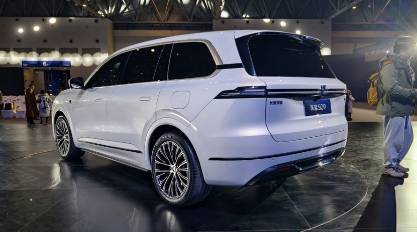 对标理想且华为赋能！深蓝S09正式亮相(图4)