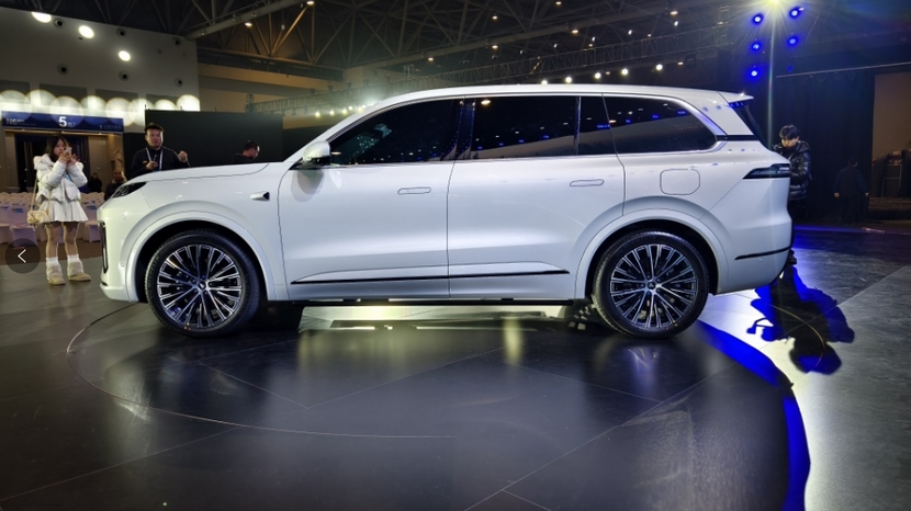 对标理想且华为赋能！深蓝S09正式亮相(图3)