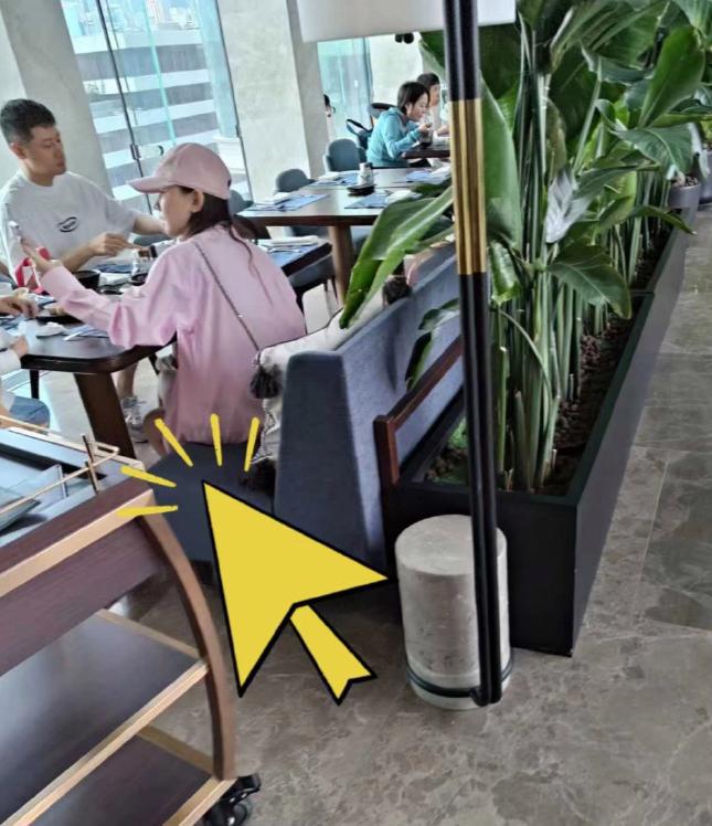 任重孙骁骁香港被拍两人带娃吃早餐画面kaiyun体育全站温馨网友赞宝宝很可爱(图1)