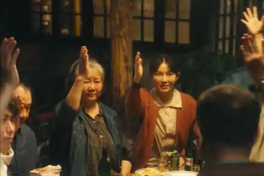 kaiyun体育网页版首播收视破3！央视年代大剧连看6集观众大赞：选角太惊艳了(图11)