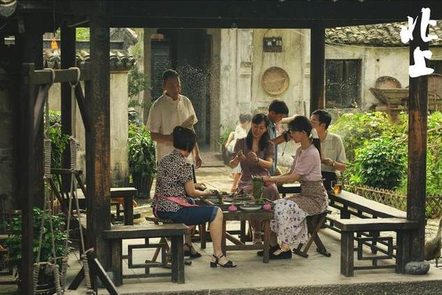 kaiyun体育网页版首播收视破3！央视年代大剧连看6集观众大赞：选角太惊艳了(图8)