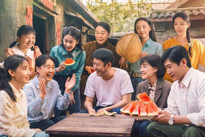 kaiyun体育网页版首播收视破3！央视年代大剧连看6集观众大赞：选角太惊艳了(图24)