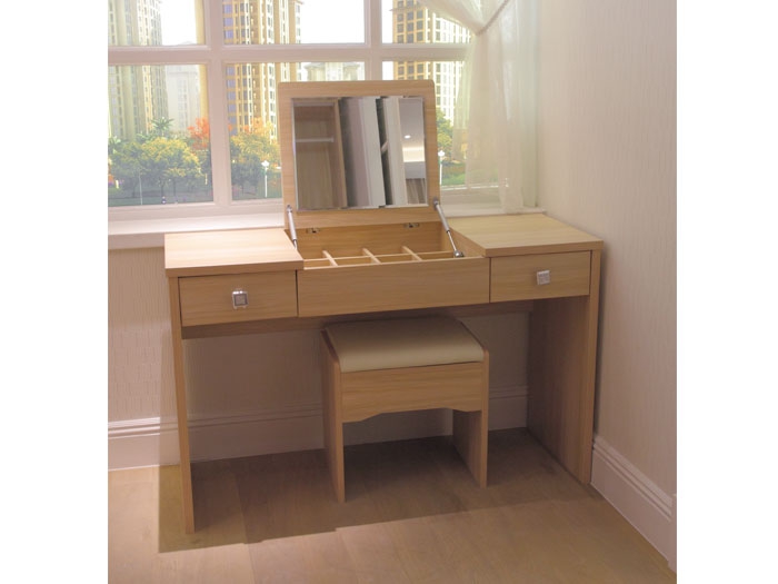 小卧室多功能家具设计案例图(图4)