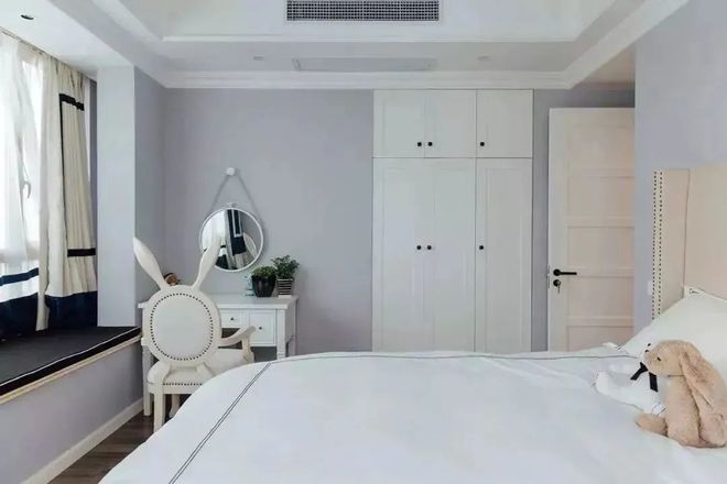 开箱小户型收纳绝招！把衣柜装进墙里空间瞬间翻倍！(图1)