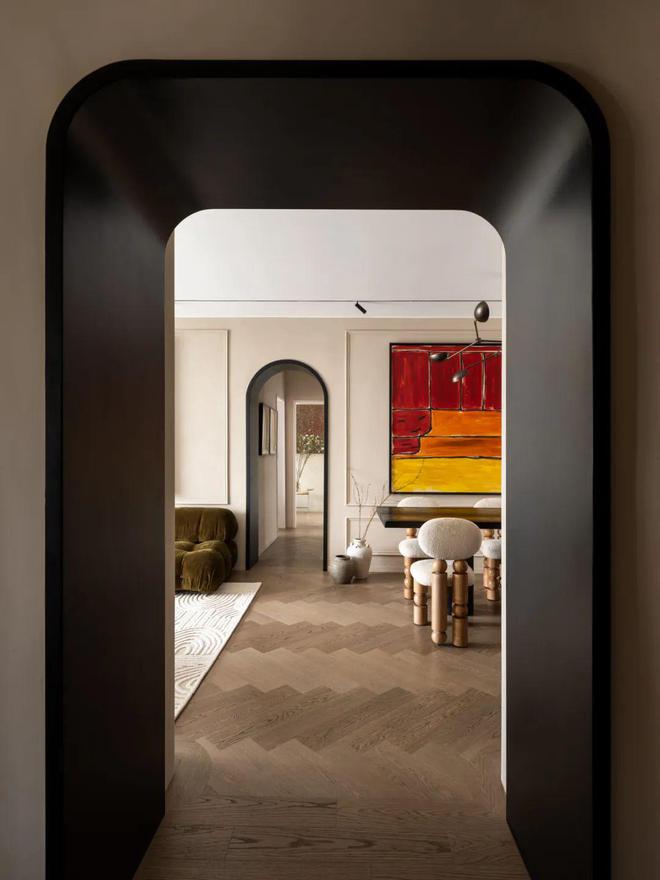 开云体育香港建筑学夫妻的130m²新居4口之家自然与艺术共生(图2)