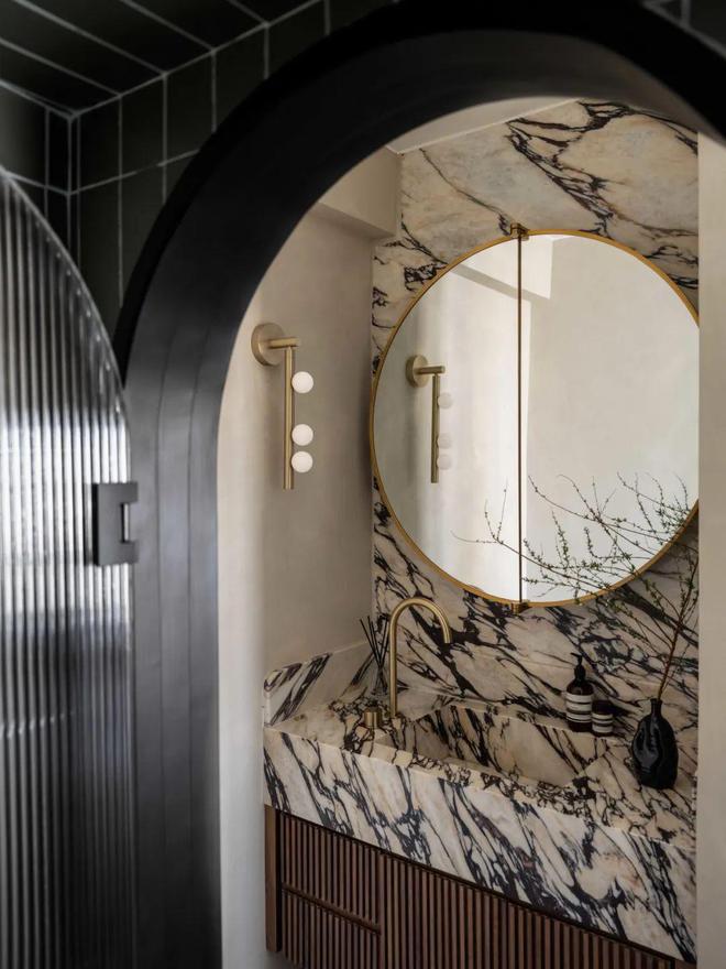 开云体育香港建筑学夫妻的130m²新居4口之家自然与艺术共生(图17)