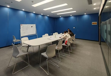 “拼桌办公”、共享自kaiyun体育网页版习室在洛阳悄然兴起(图1)