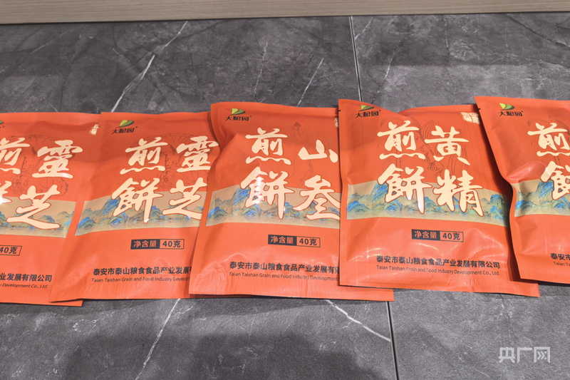 kaiyun体育网页版泰安煎饼“焕新”记：非遗美食变身健康消费新宠(图2)