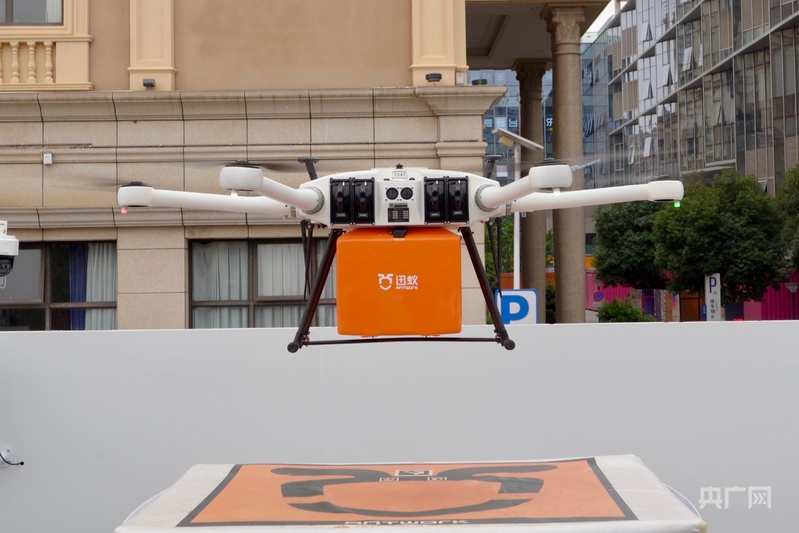 消费新观察｜海鲜“飞”上餐桌低空物流竞速城市上空新赛道(图1)