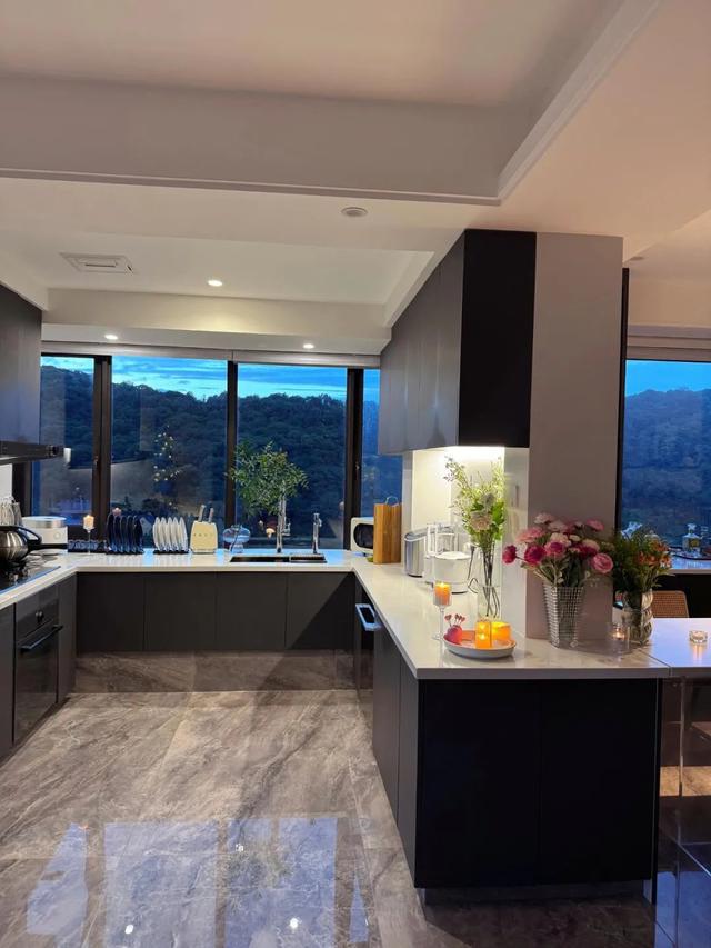 一个住了1年的家凭一个客厅就涨粉10万网友：太少见了(图7)