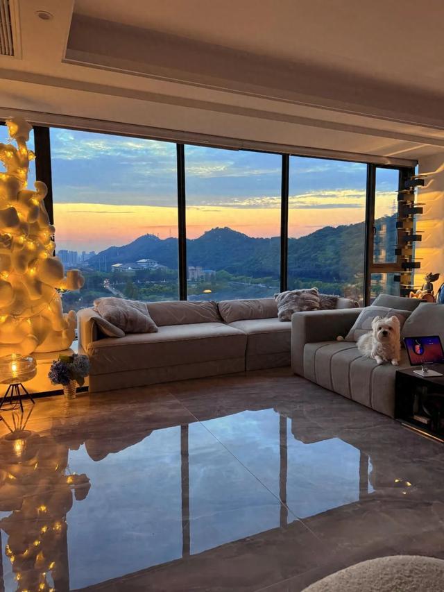 一个住了1年的家凭一个客厅就涨粉10万网友：太少见了(图1)