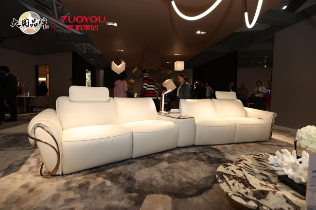 kaiyun体育全站展会直击丨左右家居惊艳亮相深圳国际家具展年度新品实力荣膺多项重磅质点大奖！(图6)