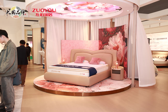 kaiyun体育全站展会直击丨左右家居惊艳亮相深圳国际家具展年度新品实力荣膺多项重磅质点大奖！(图12)