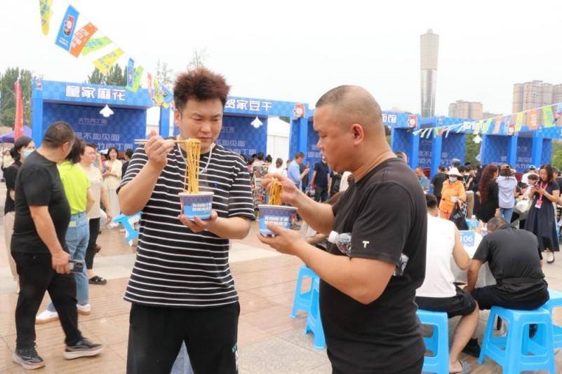 kaiyun体育全站从竹乡灶台到全国餐桌从单打独斗到集群冲锋​一碗肉丁面的千年传承与华丽新生(图2)