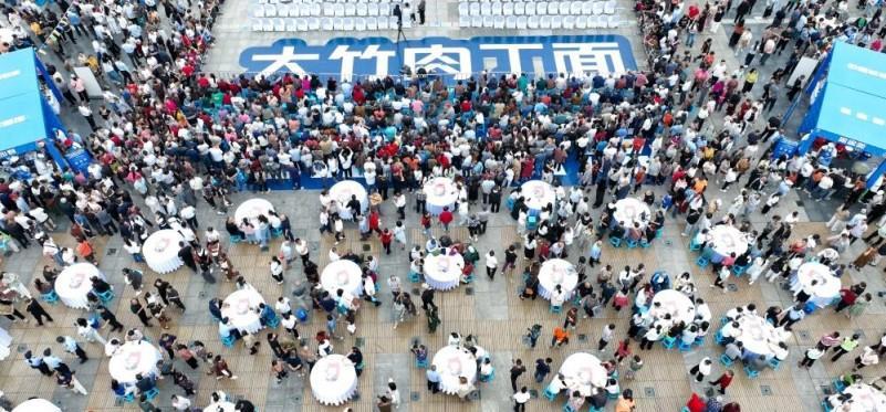 kaiyun体育全站从竹乡灶台到全国餐桌从单打独斗到集群冲锋​一碗肉丁面的千年传承与华丽新生(图1)