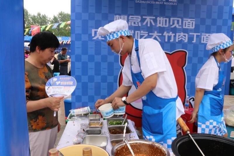 kaiyun体育全站从竹乡灶台到全国餐桌从单打独斗到集群冲锋​一碗肉丁面的千年传承与华丽新生(图4)