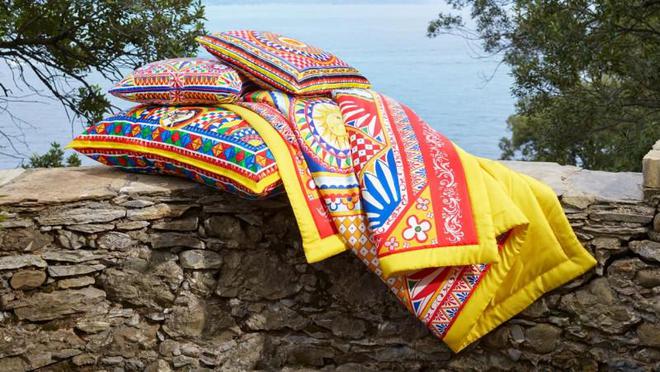 DG的色彩和图案的碰撞缔造独一无二的杜嘉班纳意式家居氛围(图2)