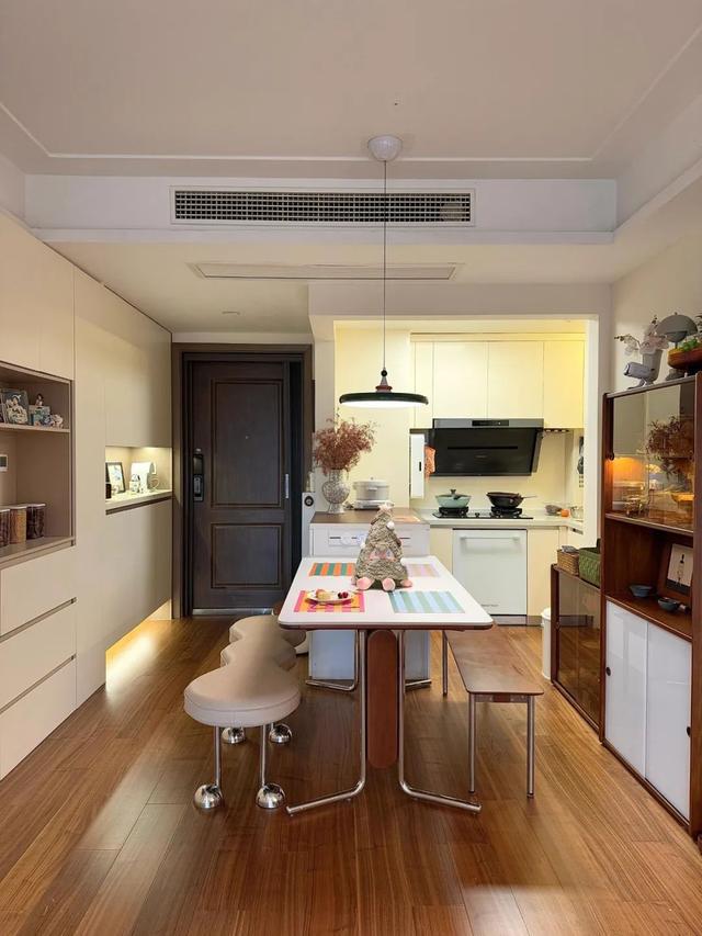 kaiyun体育全站一个普通家庭的新房设计因“百万豪宅感”火了网友：品位太高(图4)