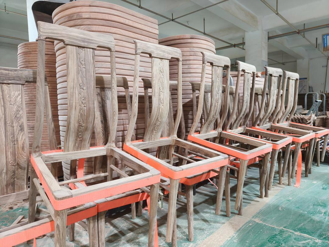 开云体育承包北方一半餐桌椅山东这个“实木家具之乡”决定换个活法(图1)