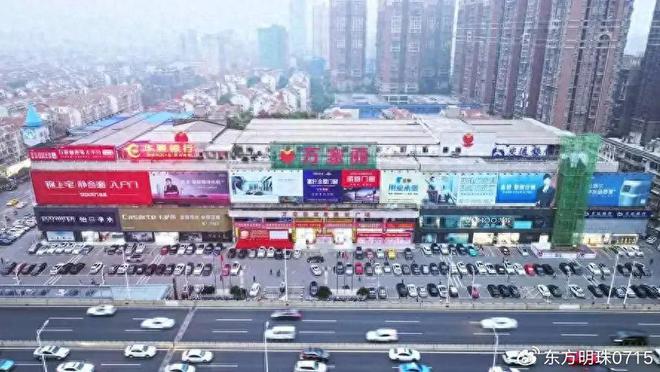 左右家居的温馨港湾：客厅里的舒适传奇(图1)