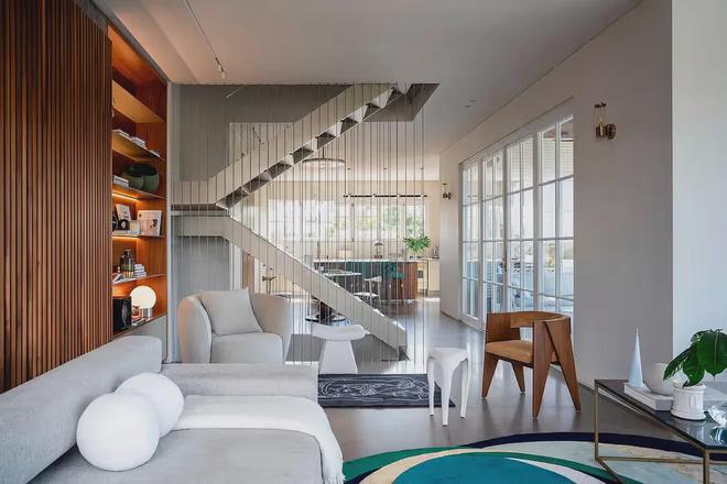 原木＋金属线条这才是kaiyun体育网页版我想象中的高级住宅感(图3)