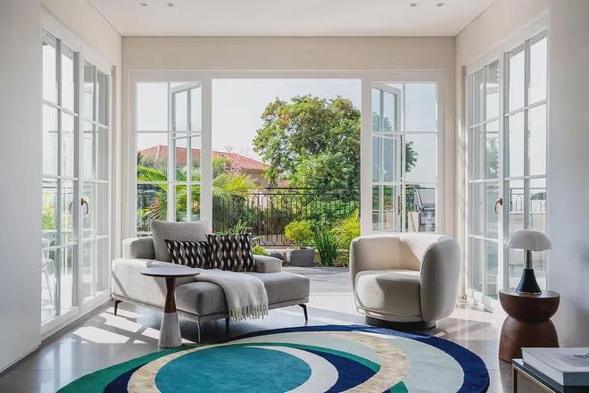 原木＋金属线条这才是kaiyun体育网页版我想象中的高级住宅感(图1)