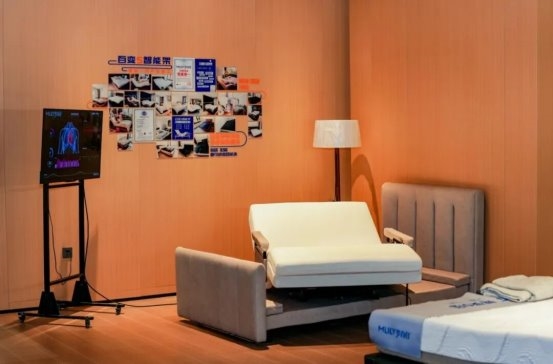 兼顾智慧化与健康化MLILY梦百合携多款智能床亮相第56届中国家博会（上海）(图3)