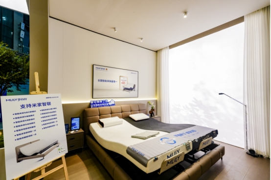 兼顾智慧化与健康化MLILY梦百合携多款智能床亮相第56届中国家博会（上海）(图2)