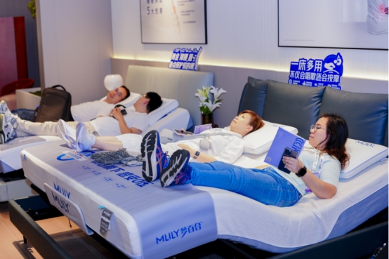 兼顾智慧化与健康化MLILY梦百合携多款智能床亮相第56届中国家博会（上海）(图6)