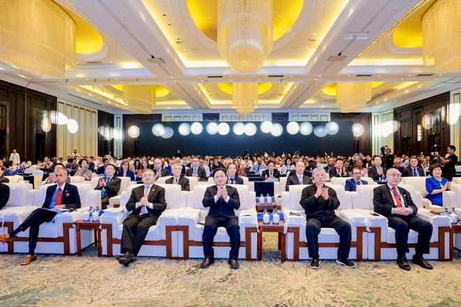 从东营家常到世界餐桌：“村长家”荣获“红厨帽”等国际荣誉(图6)