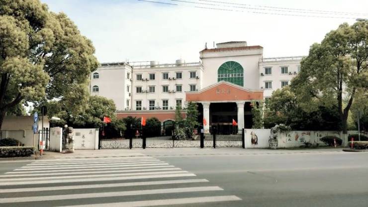 上海高档养老社区收费标准奉贤区养老社区圆角家具+移门卫浴兴趣社团集结专业医护随时候命2025最新推荐kaiyun体育全站(图1)