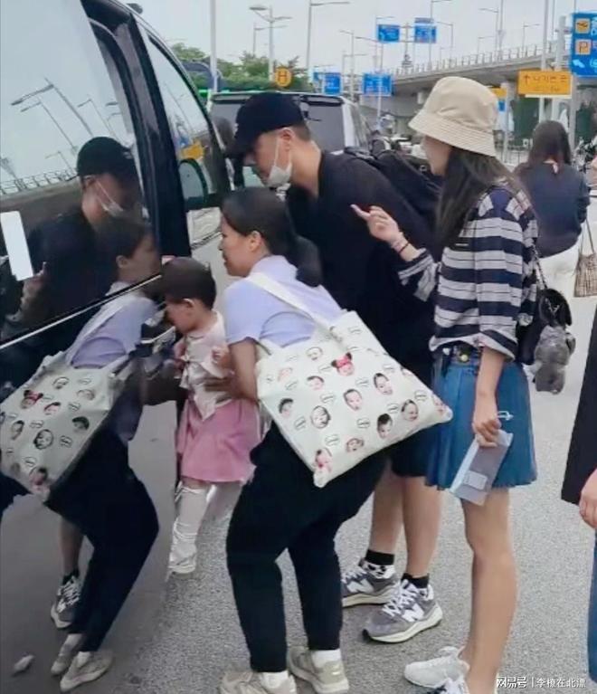 任重孙骁骁同框合照首晒和好友聚餐喝到脸红牵手回开云体育家意犹未尽(图7)