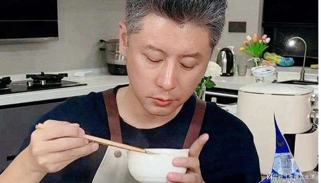 任重孙骁骁同框合照首晒和好友聚餐喝到脸红牵手回开云体育家意犹未尽(图9)