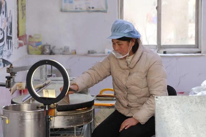 kaiyun体育全站喷香！日照人的餐桌离不开！年产销20多万斤她做到了！(图4)