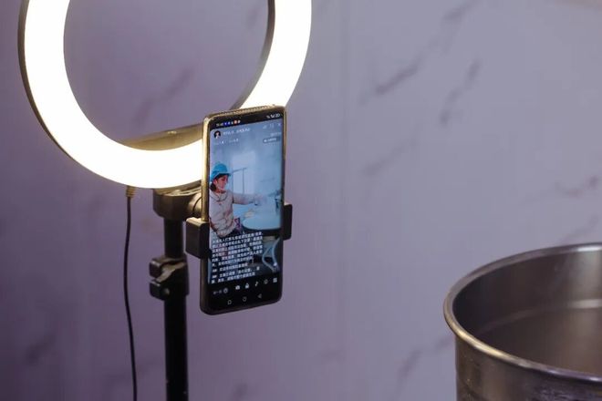 kaiyun体育全站喷香！日照人的餐桌离不开！年产销20多万斤她做到了！(图2)