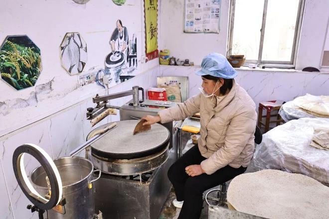 kaiyun体育全站喷香！日照人的餐桌离不开！年产销20多万斤她做到了！(图10)