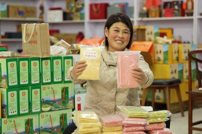 kaiyun体育全站喷香！日照人的餐桌离不开！年产销20多万斤她做到了！(图11)