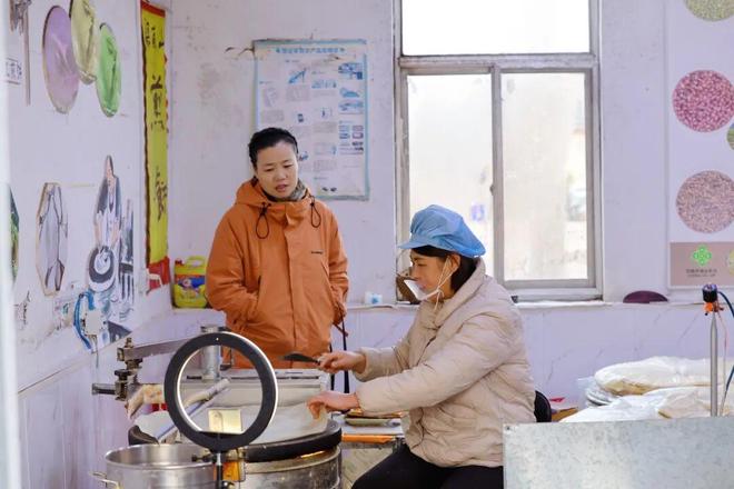 kaiyun体育全站喷香！日照人的餐桌离不开！年产销20多万斤她做到了！(图13)