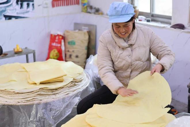 kaiyun体育全站喷香！日照人的餐桌离不开！年产销20多万斤她做到了！(图9)