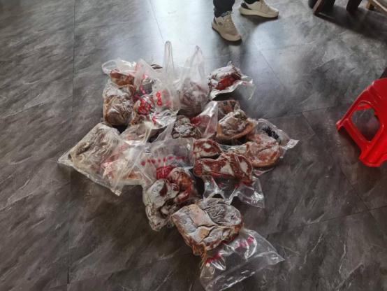 记者调查挂驴头卖马肉利润超九成重建餐桌信任需全链监管(图2)