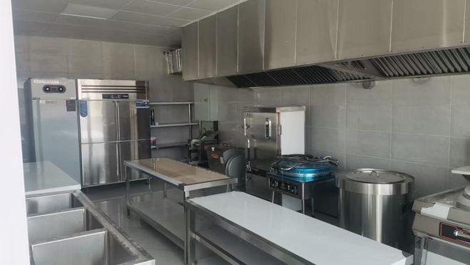 开云体育金融“活水”润草原点亮锡勒乡的灯、餐桌与晚年(图2)