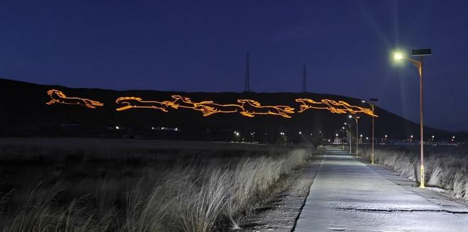 开云体育金融“活水”润草原点亮锡勒乡的灯、餐桌与晚年(图3)