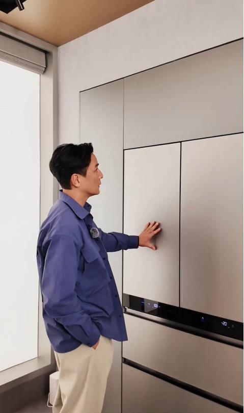 国内首套全银色家电套系！COLMO新象「钛铂银」发布吴彦祖倾力助阵(图4)