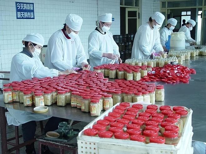 价格几乎腰斩！曾“碾压”老干妈的国民下饭菜被年轻人推出饭桌(图9)