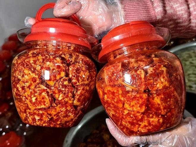 价格几乎腰斩！曾“碾压”老干妈的国民下饭菜被年轻人推出饭桌(图2)